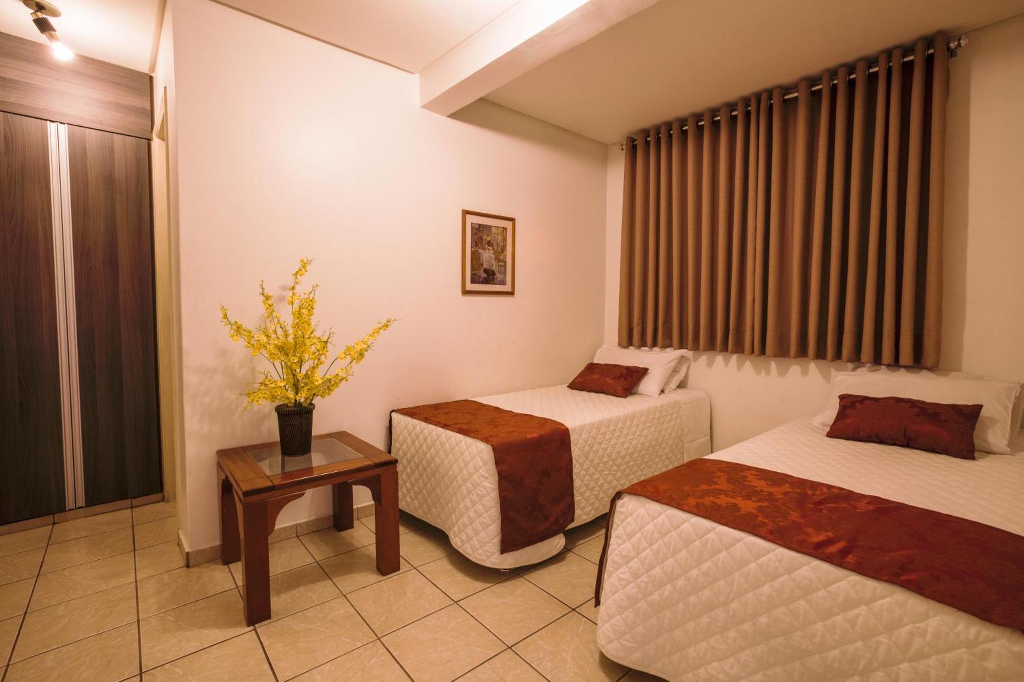 Quarto com 2 Camas de Solteiro