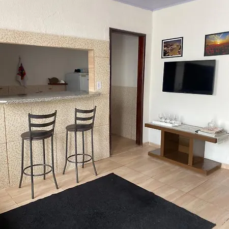 Casa Goyazes Com Estacionamento Gratuito-3