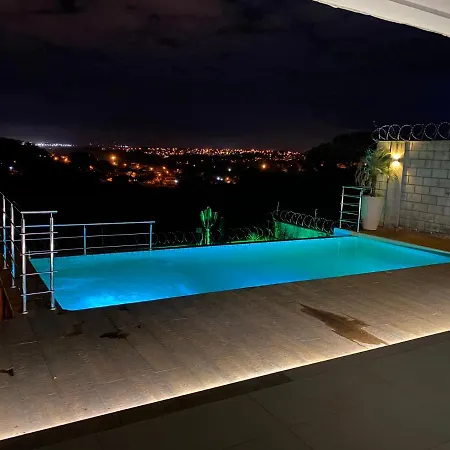 Sobrado piscina bem localizado 5 min do Flamboyant-2
